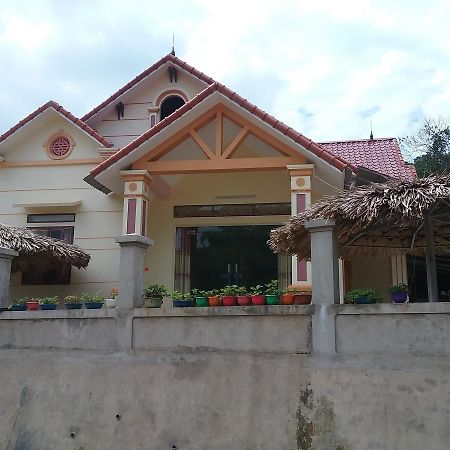 Thac Ba Family Homestay Ho To Extérieur photo
